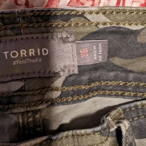 Torrid capris Size 16